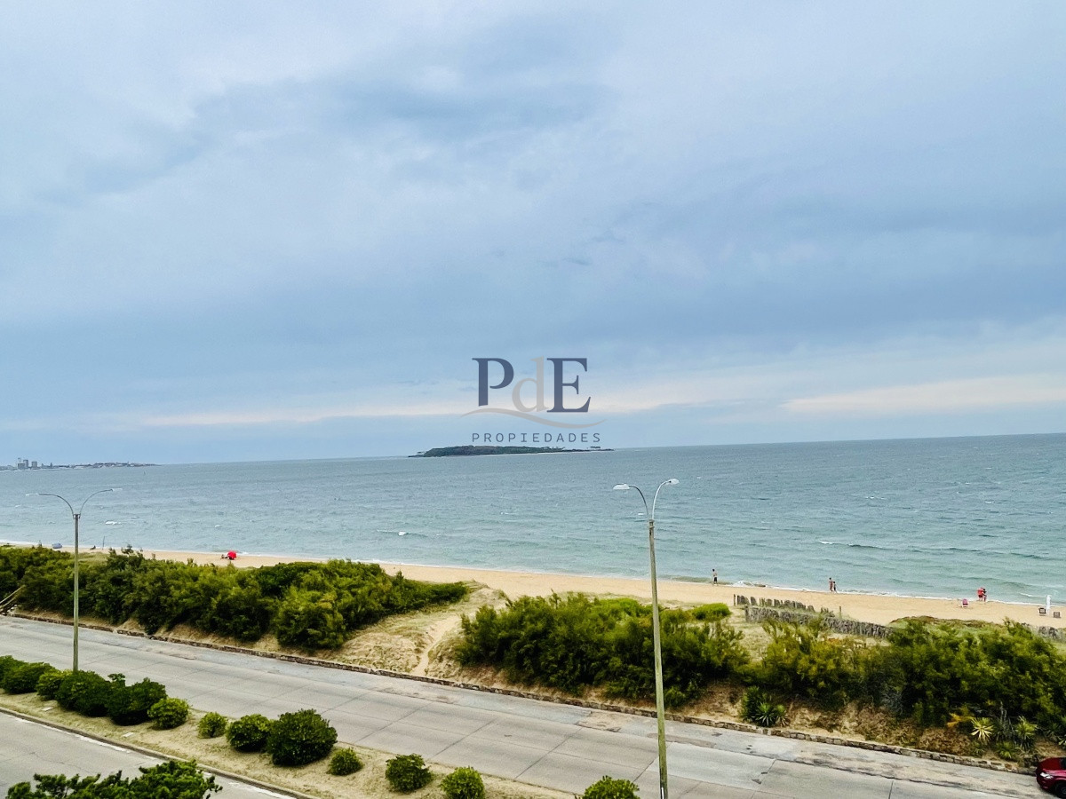 Apartamento de 3 Dormitorios y Parrillero Frente al Mar, Playa Mansa - Imagen 14