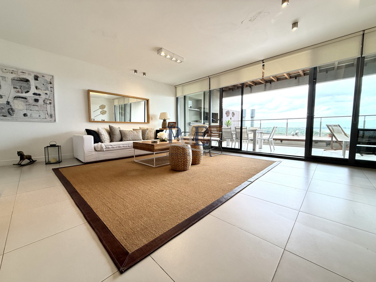 Exclusiva Planta en Punta Ballena | 2 Suites con Parrillero Propio - Imagen 1