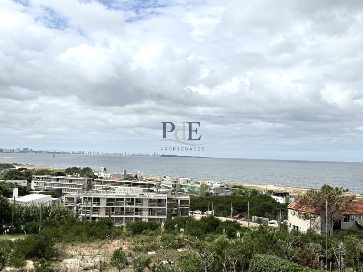 Exclusiva Planta en Punta Ballena | 2 Suites con Parrillero Propio - Imagen 9