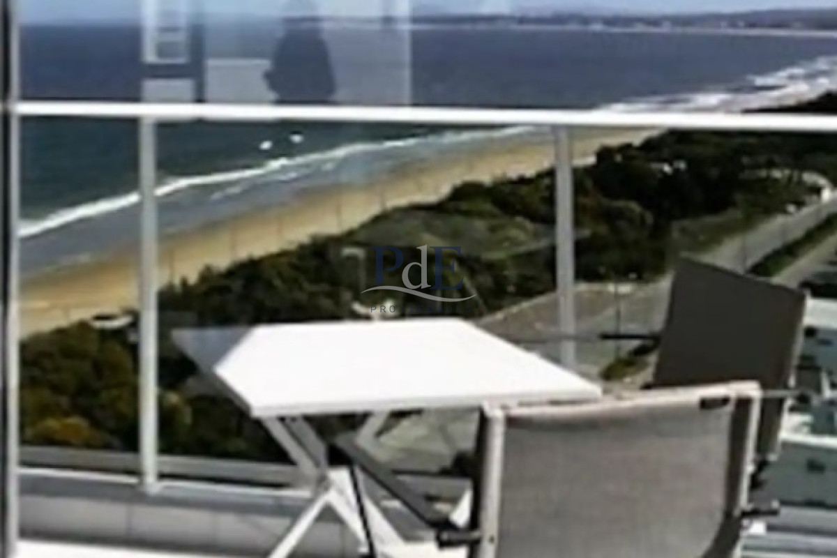 Excelente Apartamento de 2 Dormitorios, frente playa Mansa. - Imagen 4