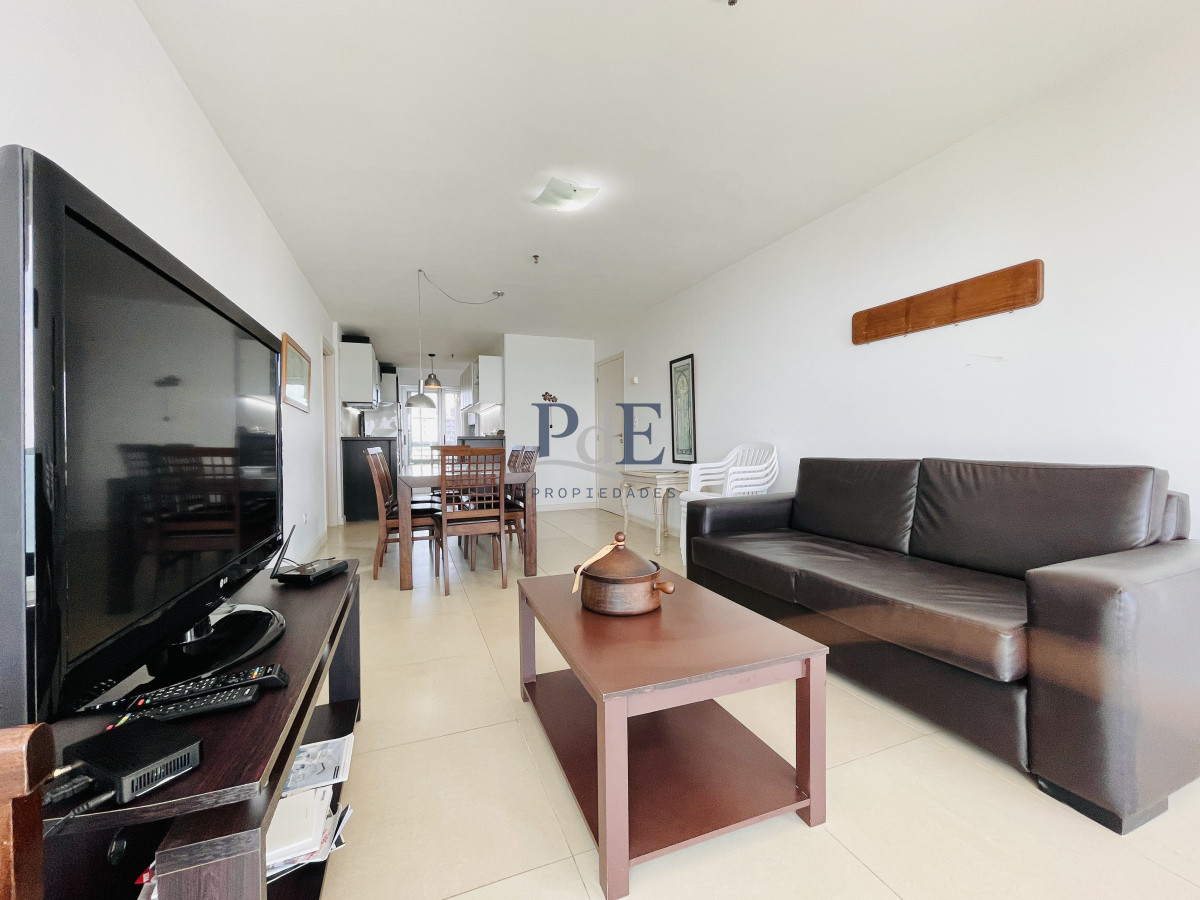 Apartamento de 2 Dormitorios, Vista al Mar y Parrillero en Playa Mansa, Venta - Imagen 2