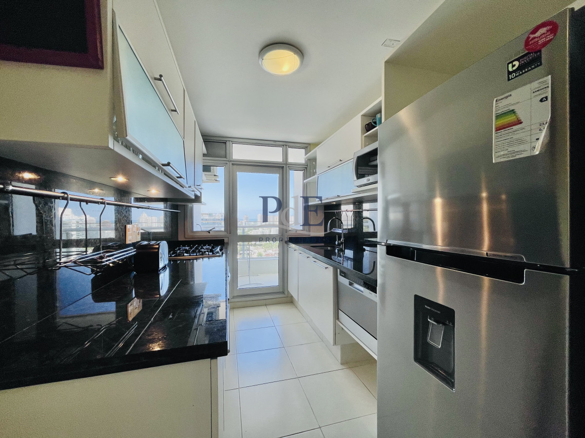 Excelente Apartamento de 2 Dormitorios con Vista al Mar, Playa Mansa - Imagen 15