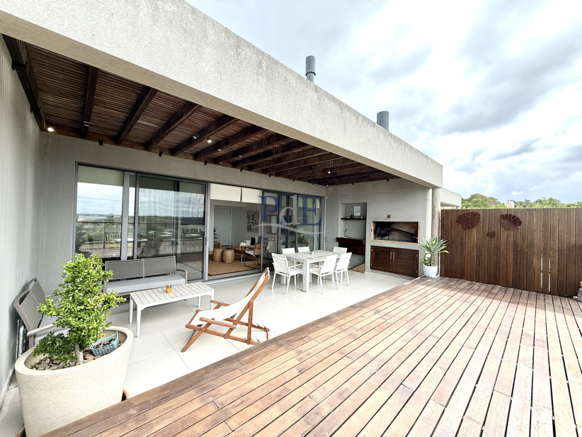 Exclusiva Planta en Punta Ballena | 2 Suites con Parrillero Propio - Imagen 10