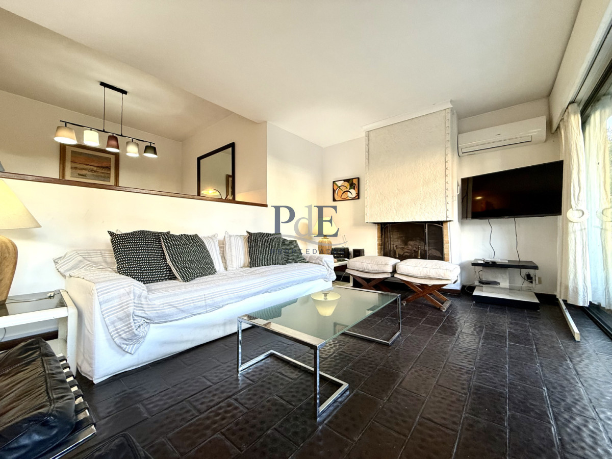 Apartamento en venta con alma de casa. Zona Península Punta del Este