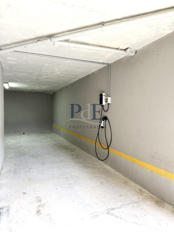 Exclusiva Planta en Punta Ballena | 2 Suites con Parrillero Propio - Imagen 33