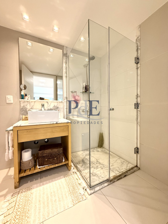 Exclusiva Planta en Punta Ballena | 2 Suites con Parrillero Propio - Imagen 29