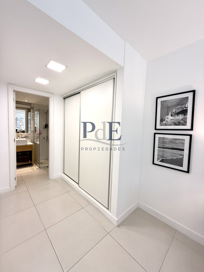 Exclusiva Planta en Punta Ballena | 2 Suites con Parrillero Propio - Imagen 28