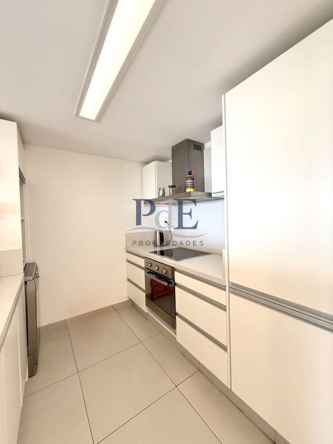 Exclusiva Planta en Punta Ballena | 2 Suites con Parrillero Propio - Imagen 14