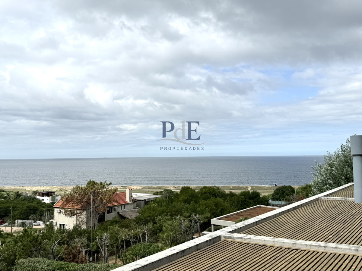 Exclusiva Planta en Punta Ballena | 2 Suites con Parrillero Propio - Imagen 4