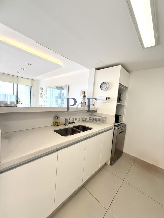 Exclusiva Planta en Punta Ballena | 2 Suites con Parrillero Propio - Imagen 13