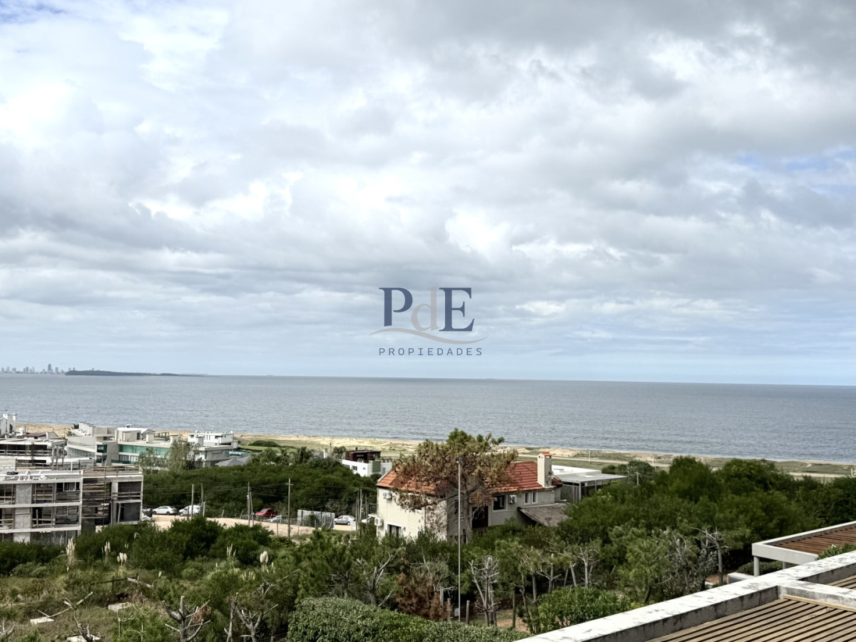 Exclusiva Planta en Punta Ballena | 2 Suites con Parrillero Propio - Imagen 8