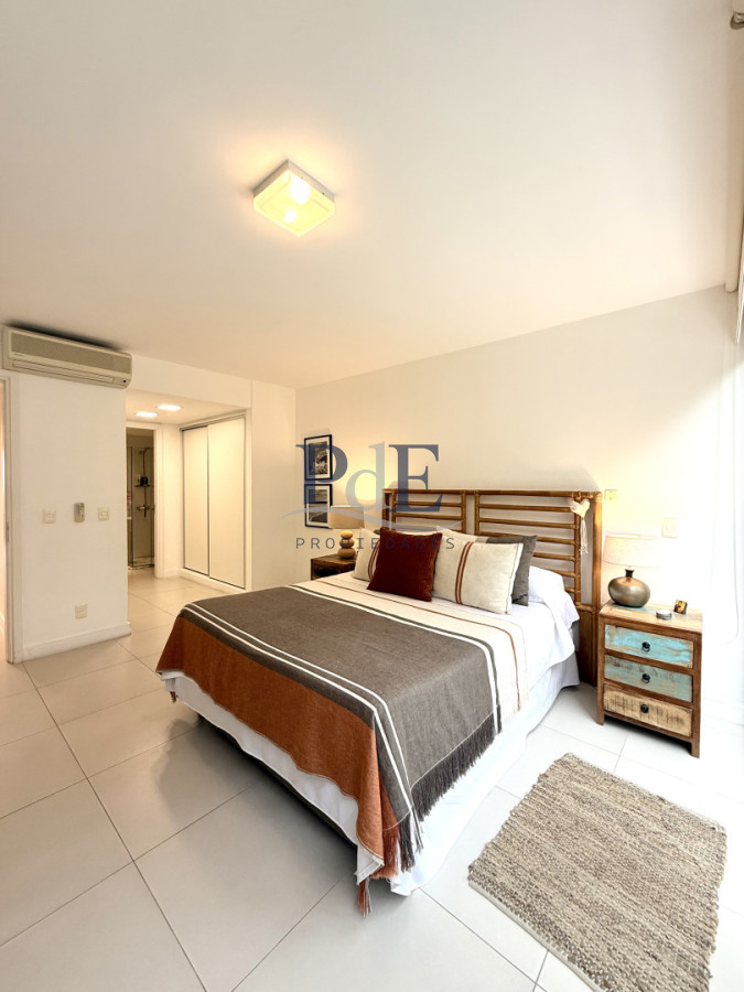 Exclusiva Planta en Punta Ballena | 2 Suites con Parrillero Propio - Imagen 26