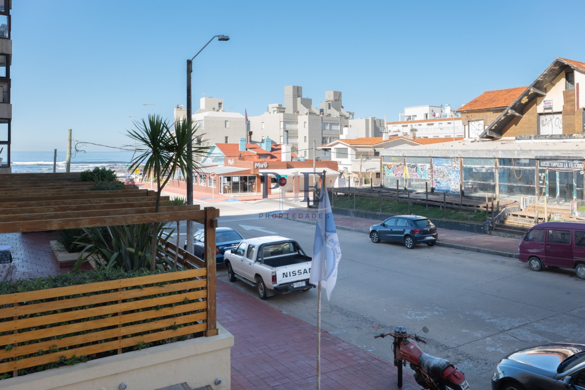 Apartamento de 2 Dormitorios frente al Mar, en Venta, Península de Punta del Este - Imagen 3
