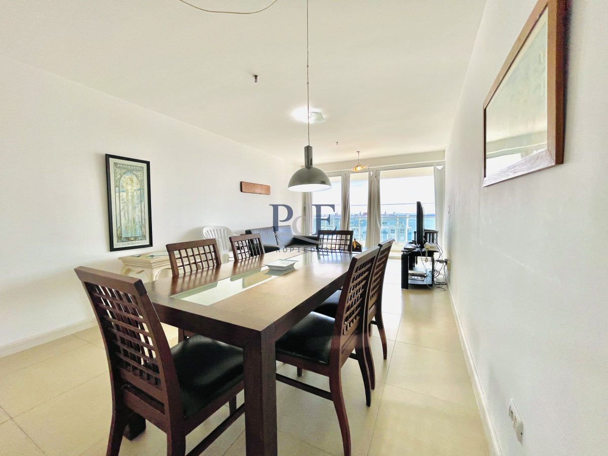 Apartamento de 2 Dormitorios, Vista al Mar y Parrillero en Playa Mansa, Venta - Imagen 1