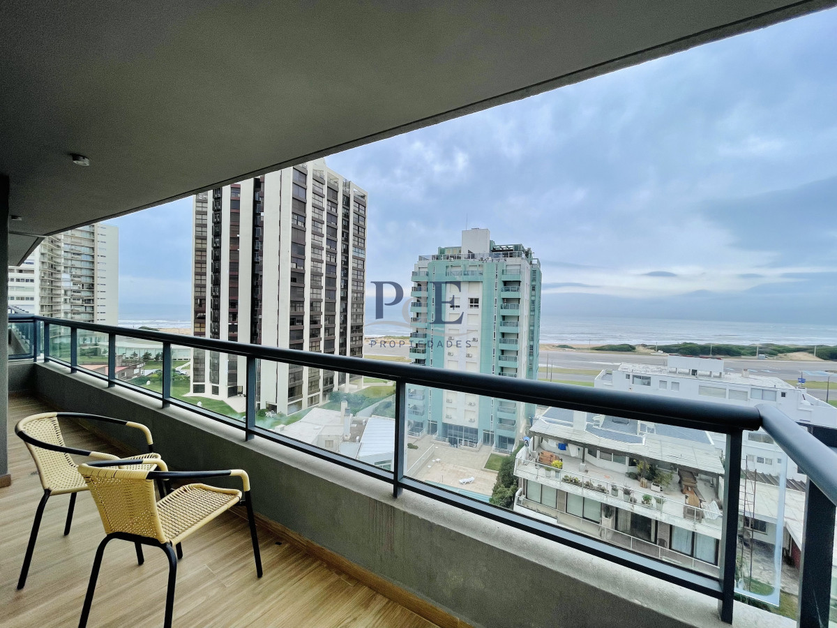 Moderno Apartamento de 2 Dormitorios en Playa Brava, Punta del Este - Imagen 3