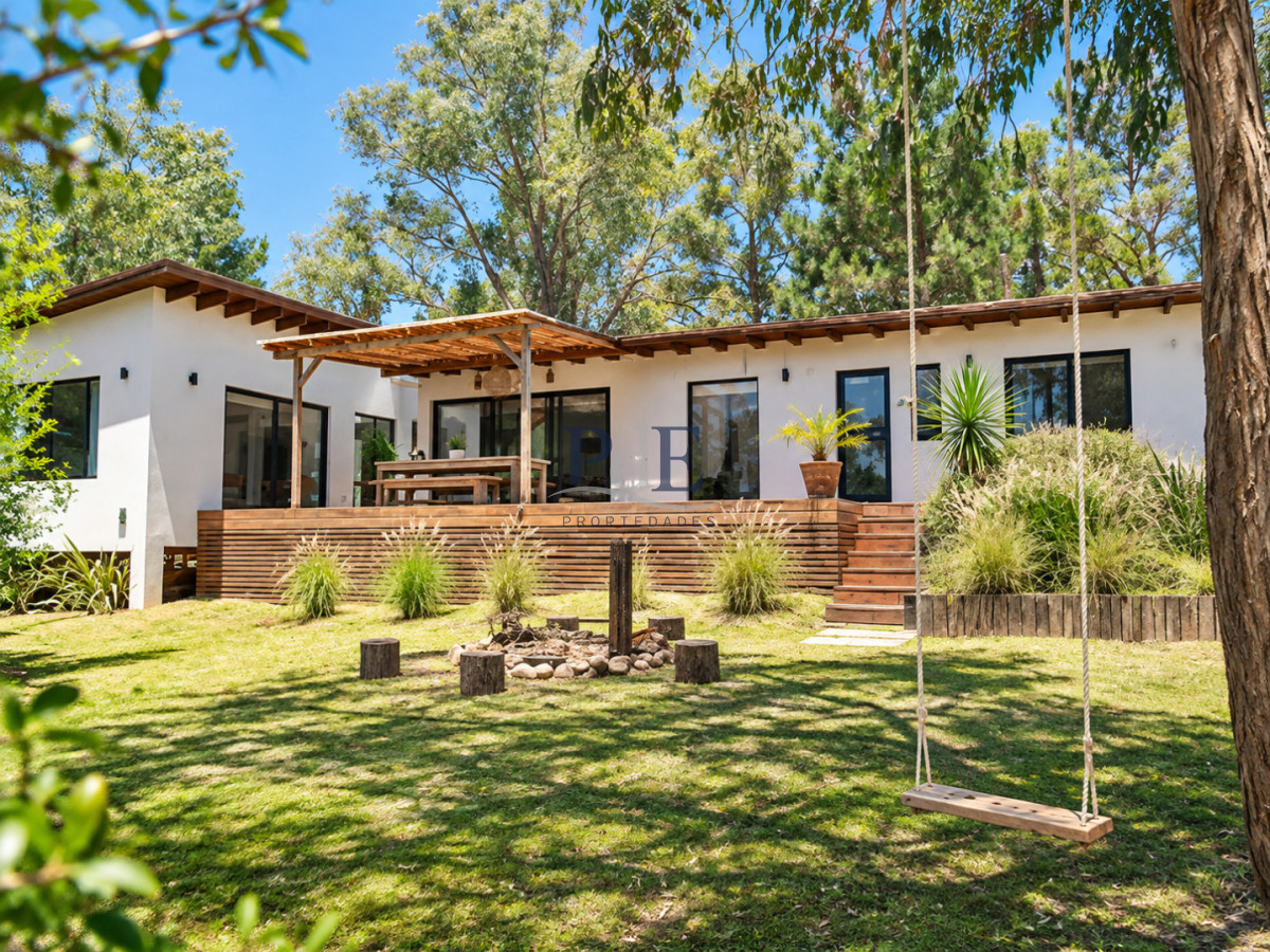 Casa en alquiler de temporada en Barra Verde, 3 Dormitorios con gran parque y Parrillero 