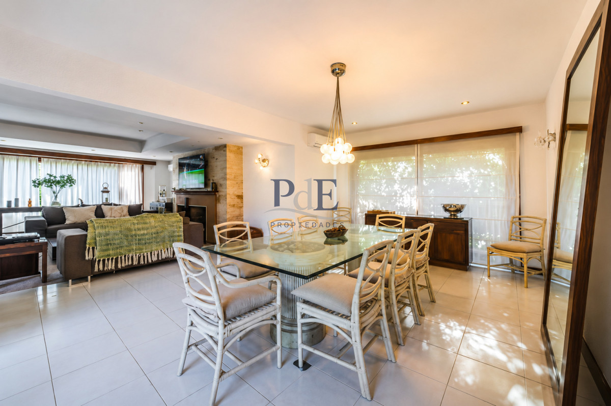 Casa en Beverly Hills, Punta del Este. 5 dormitorios, terreno de 2000 m² - Imagen 7