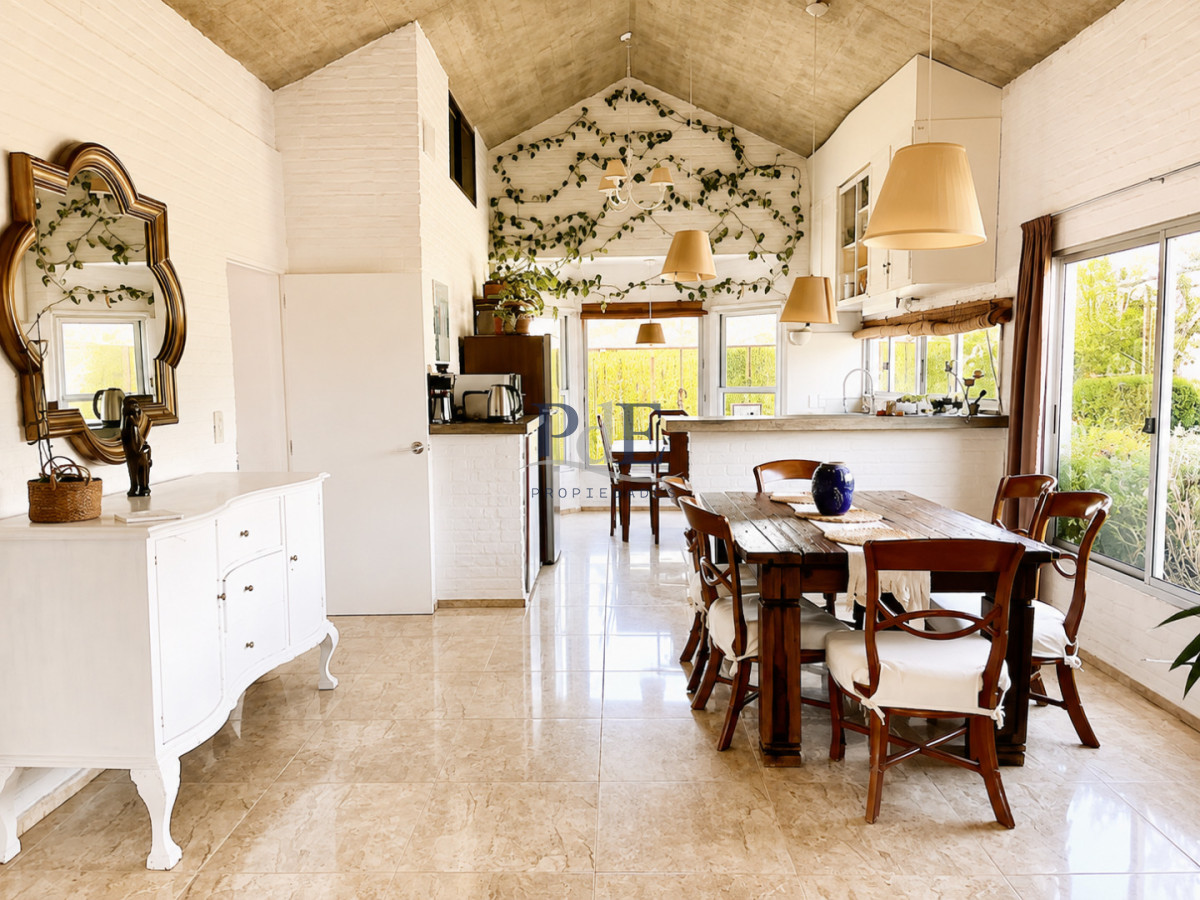 Excelente casa en Marly, con 4 Dormitorios, Barbacoa y Piscina Climatizada. Punta del Este - Imagen 3