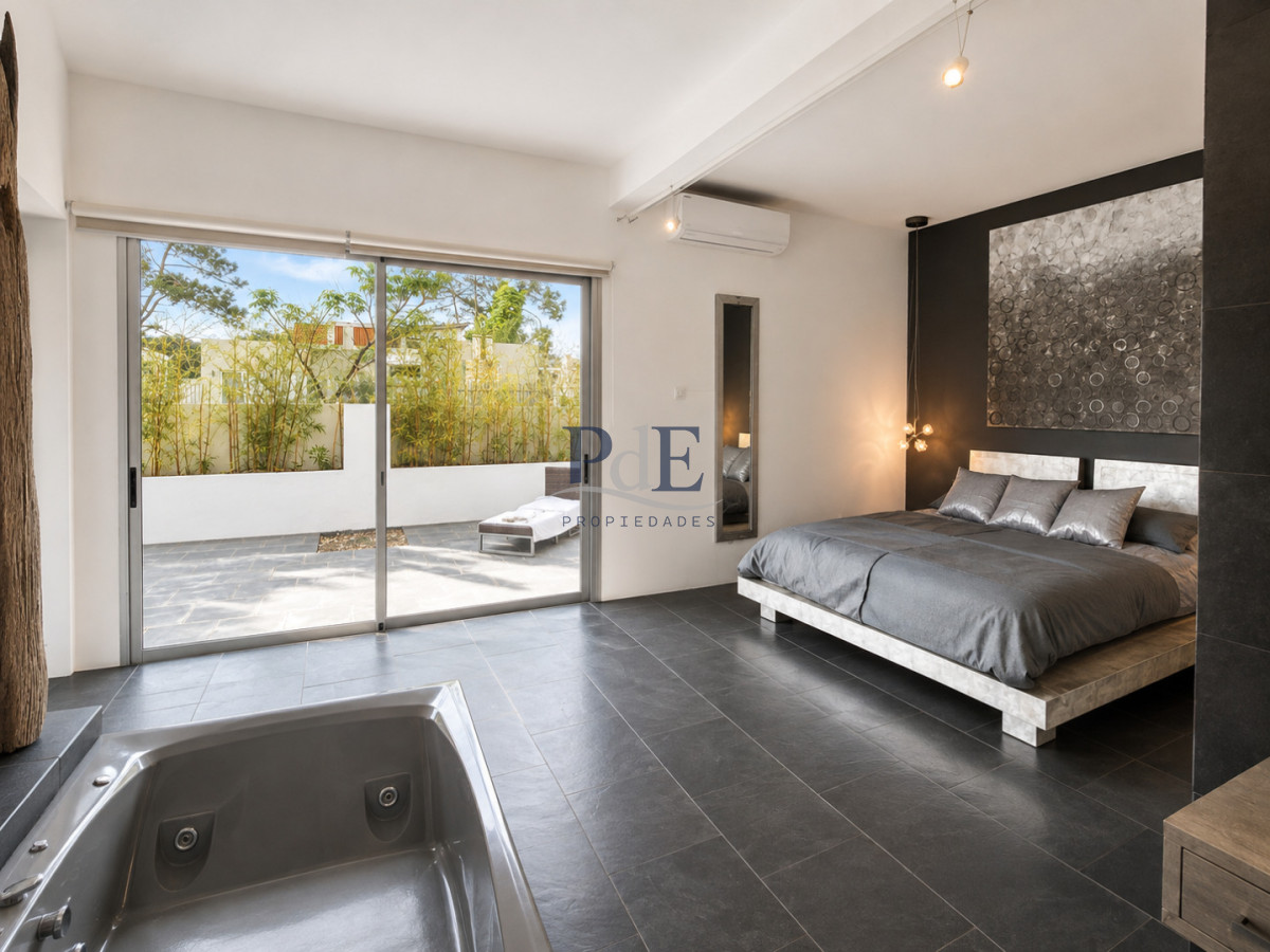 Excelente Casa de 4 Dormitorios y Piscina en Manantiales, Punta del Este - Imagen 19