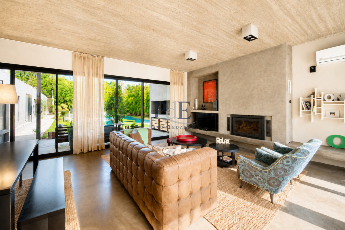 Residencia de Diseño Contemporáneo en Barrio Privado. Punta del Este - Imagen 1