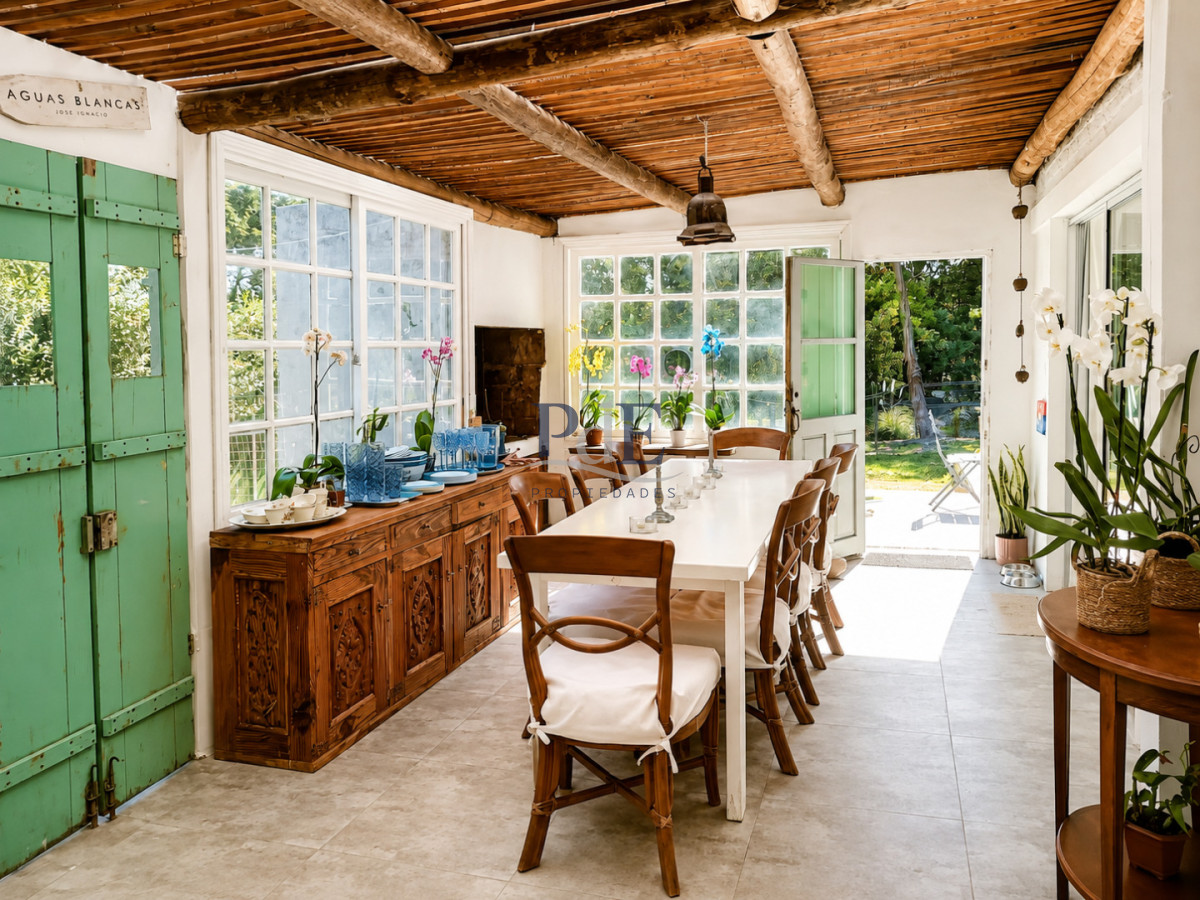 Excelente casa en Marly, con 4 Dormitorios, Barbacoa y Piscina Climatizada. Punta del Este - Imagen 6