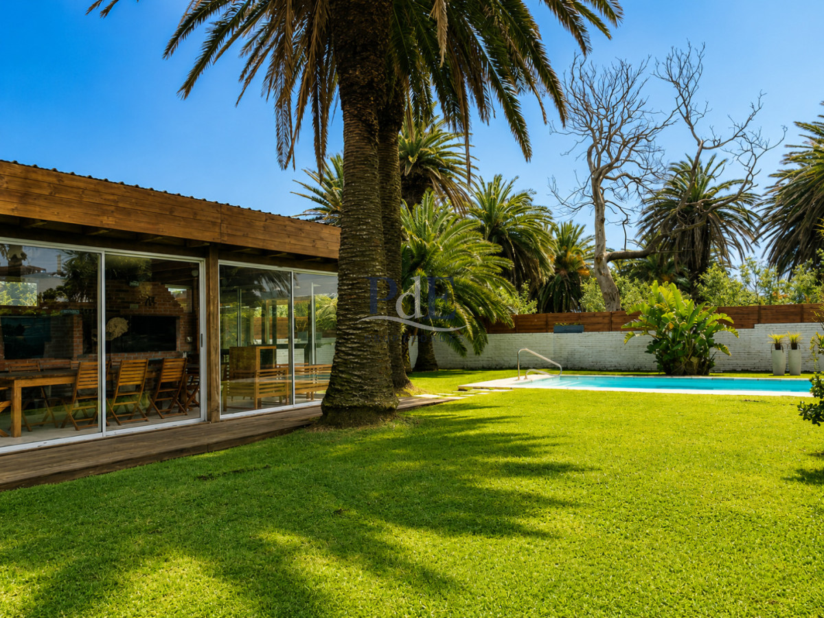 Casa en Península, Punta del Este. 6 dormitorios, terreno de 840 m² - Imagen 2