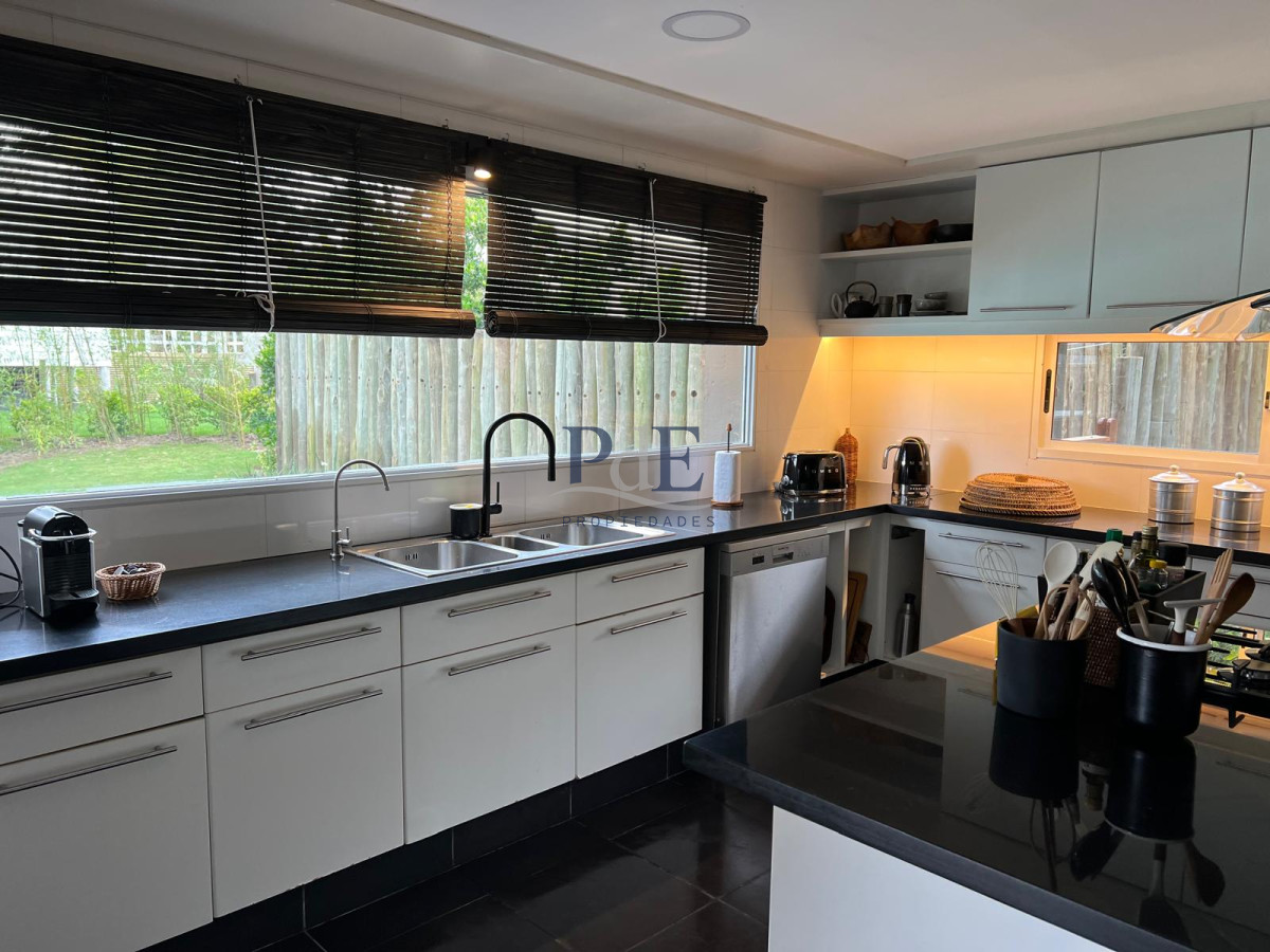 Excelente casa moderna de 4 Dormitorios más dependencia en barrio privado Pinar del Faro, José Ignacio  - Imagen 8