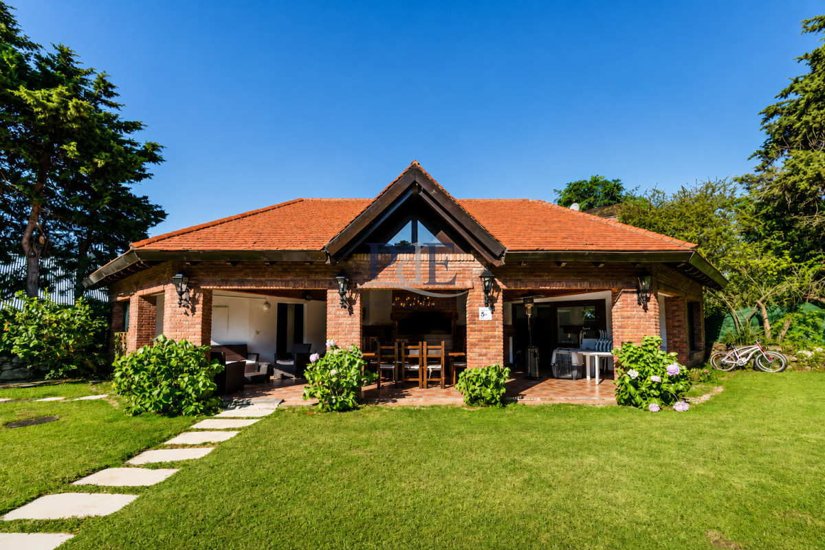 Casa en Beverly Hills, Punta del Este. 5 dormitorios, terreno de 2000 m² - Imagen 20