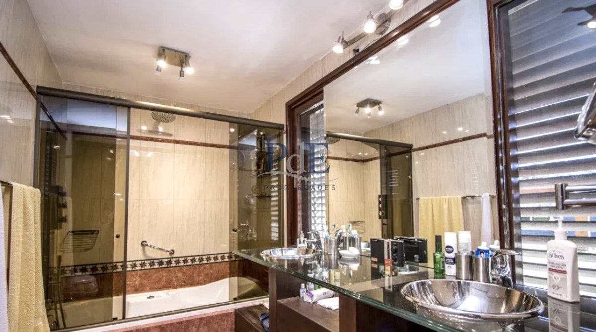 Excelente Casa de 4 Dormitorios en Playa Mansa, Ideal para vivir todo el año - Imagen 17