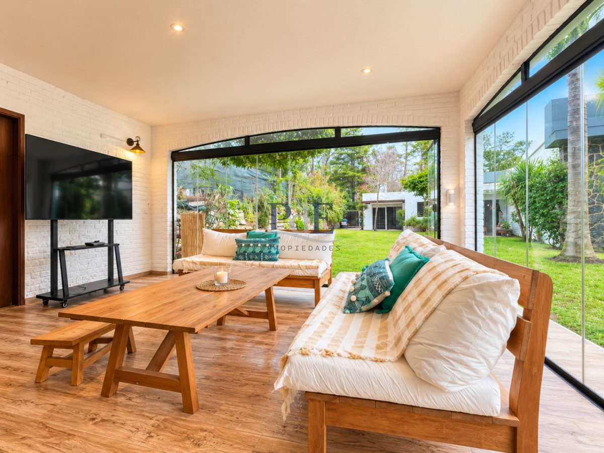 Moderna Casa de 4 Dormitorios, Piscina Climatizada y Parrillero en Playa Mansa, Punta del Este - Imagen 6
