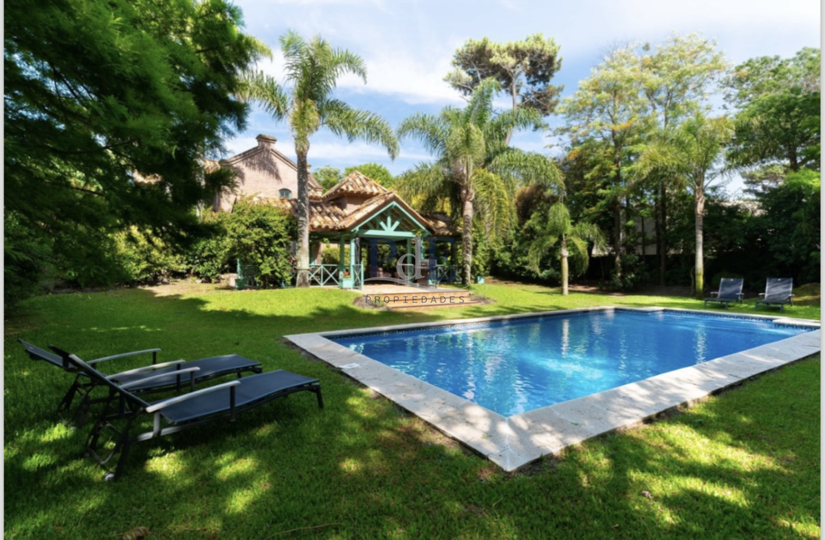 Gran casa en alquiler de temporada 4 dormitorios mas dependencia y piscina en Montoya - Imagen 1