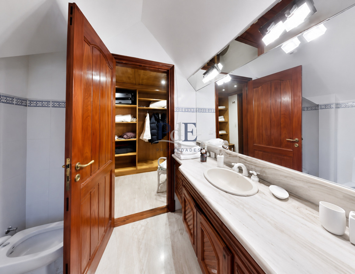 Casa en Beverly Hills, Punta del Este. 5 dormitorios, terreno de 2000 m² - Imagen 15