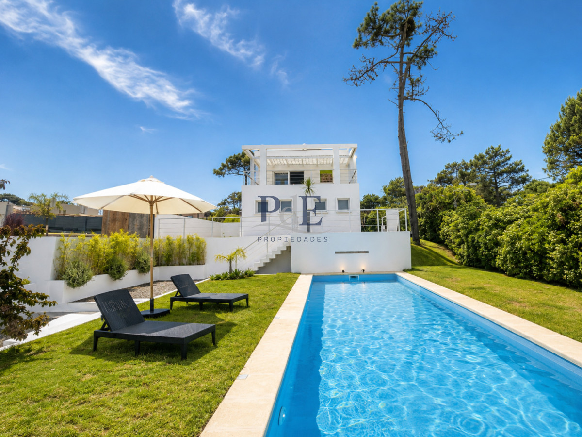 Excelente Casa de 4 Dormitorios y Piscina en Manantiales, Punta del Este - Imagen 17