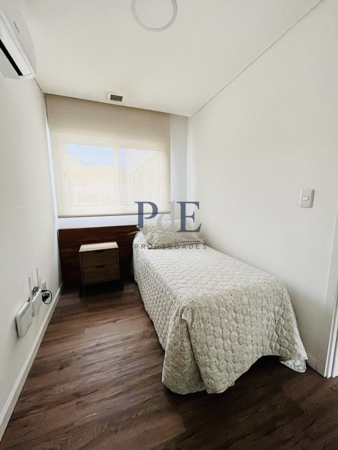Moderna Casa de 4 dormitorios, piscina climatizada y parrillero en Punta Ballena, Barrio Semi Privado - Imagen 31