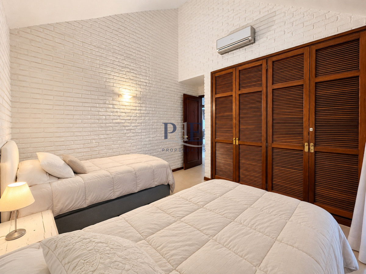 Casa de 3 Dormitorios con Piscina y Parrillero techado en Barrio Lugano a pasos de Punta Shopping, Punta del Este - Imagen 18