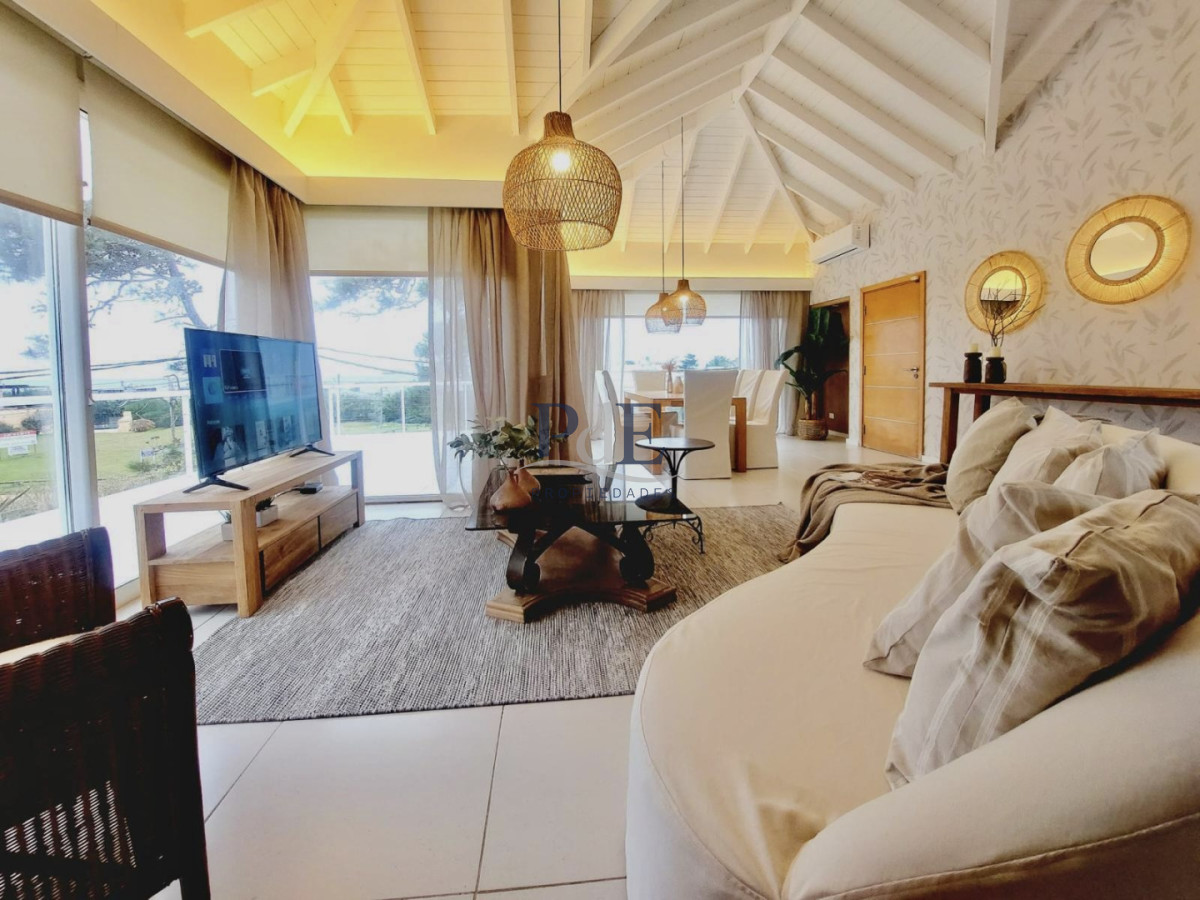 Casa en venta de 6 dormitorios con piscina en Montoya. La Barra - Imagen 1