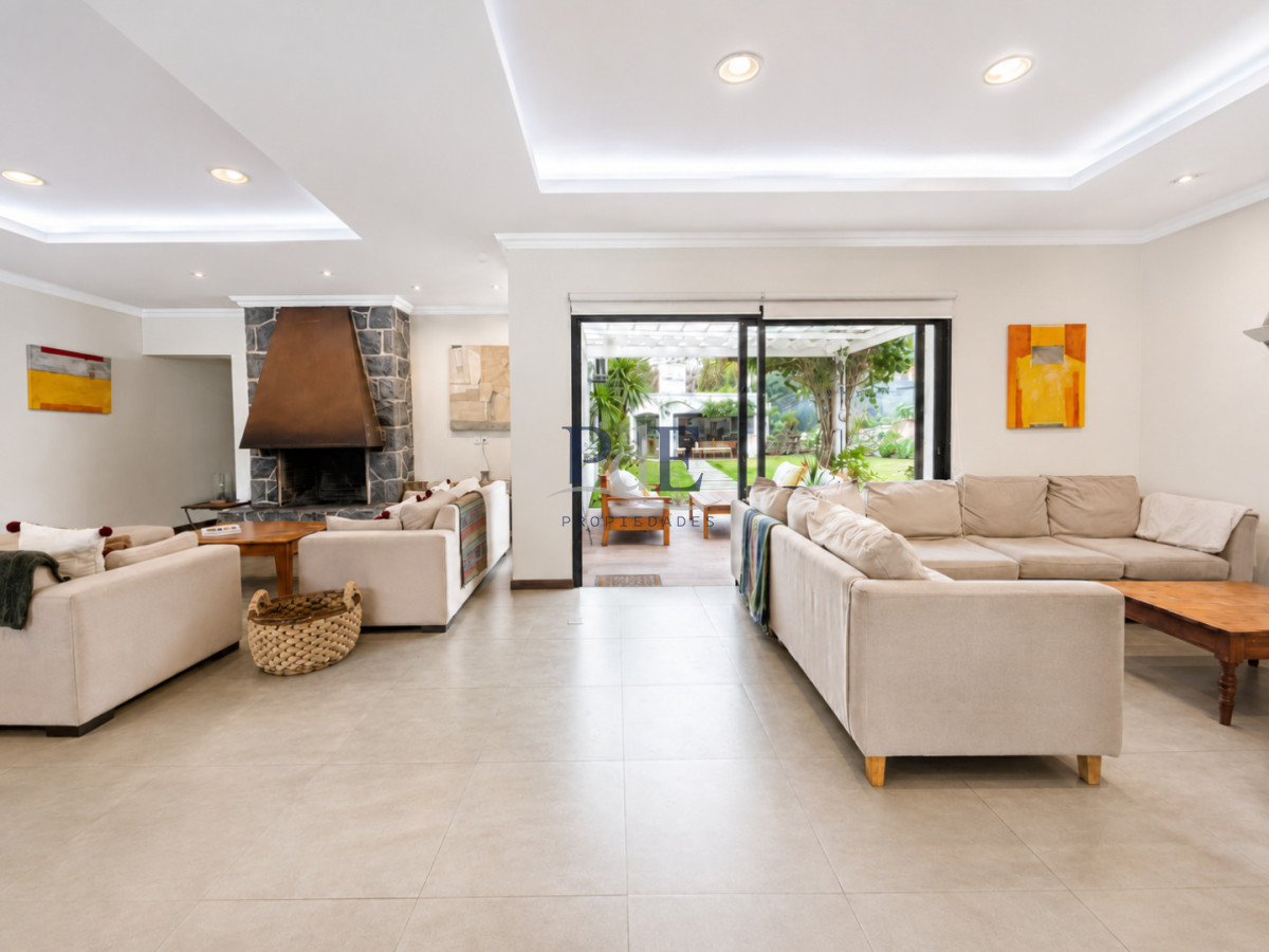 Moderna Casa de 4 Dormitorios, Piscina Climatizada y Parrillero en Playa Mansa, Punta del Este - Imagen 15