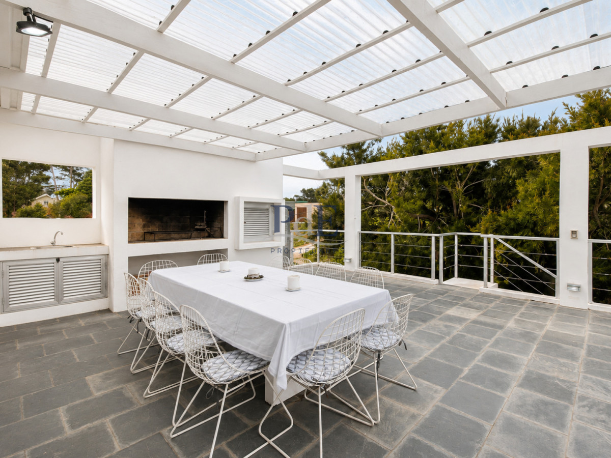 Excelente Casa de 4 Dormitorios y Piscina en Manantiales, Punta del Este - Imagen 15