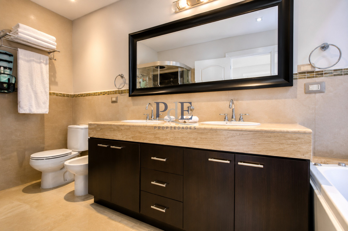 Excelente Casa de 5 Dormitorios en Barrio Privado La Arbolada, Punta del Este - Imagen 22