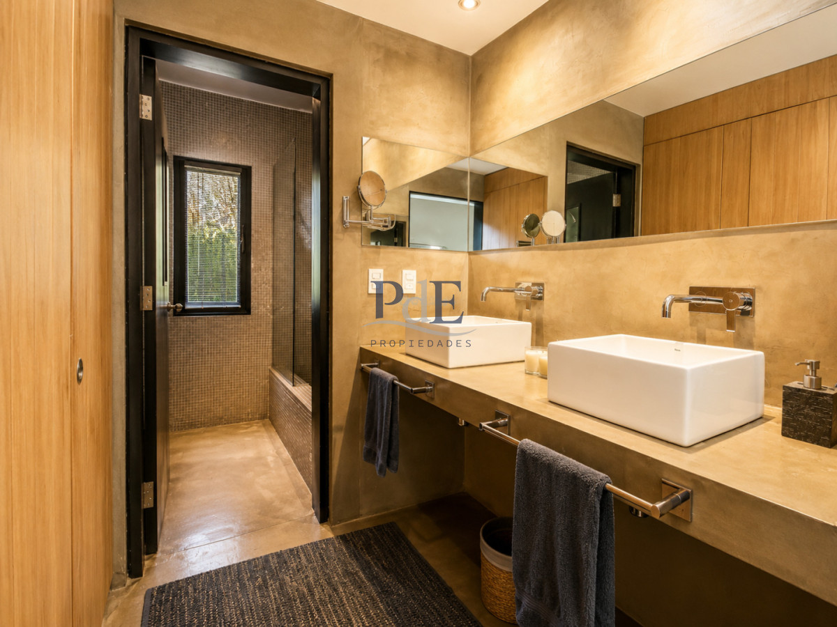 Residencia de Diseño Contemporáneo en Barrio Privado. Punta del Este - Imagen 16