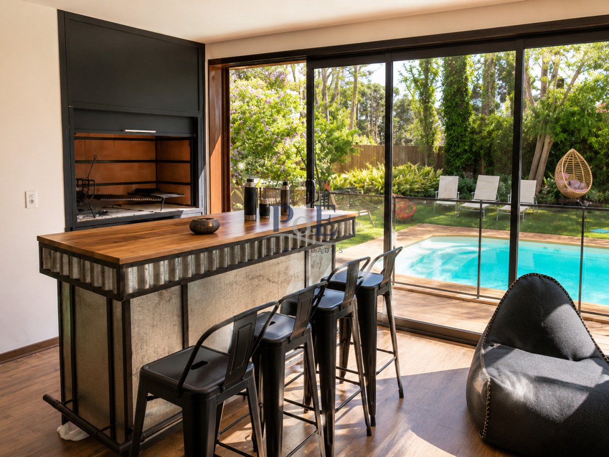 Casa de 4 Dormitorios, Piscina Climatizada y Barbacoa a solo 500 metros del mar - Playa Mansa, Punta del Este - Imagen 18