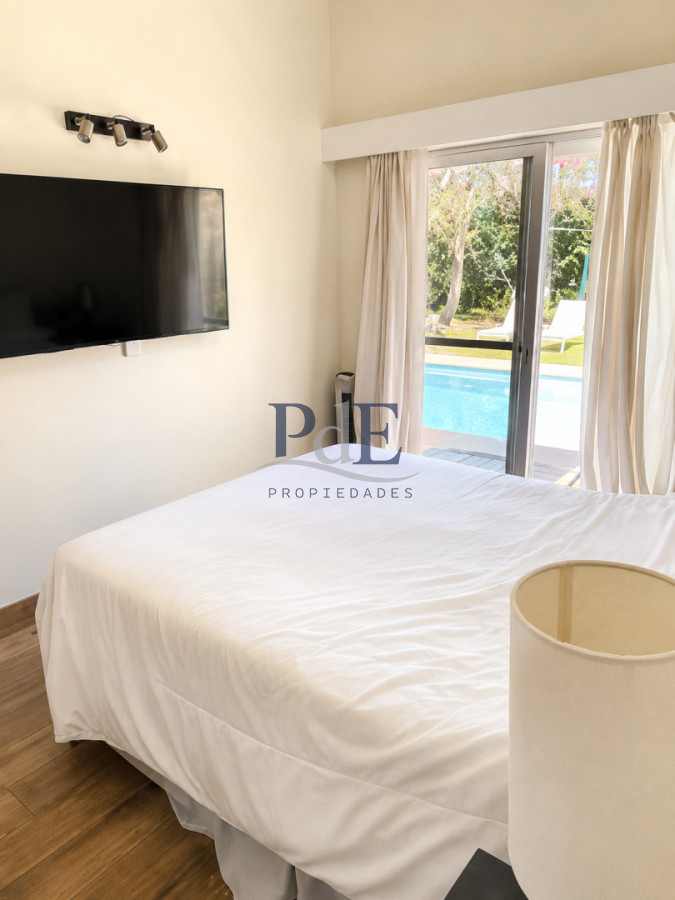 Casa de 4 Dormitorios, Piscina Climatizada y Barbacoa a solo 500 metros del mar - Playa Mansa, Punta del Este - Imagen 7