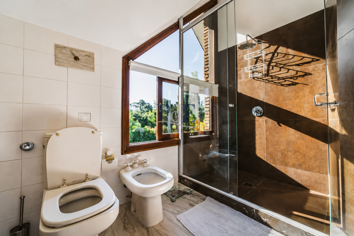 Casa en Beverly Hills, Punta del Este. 5 dormitorios, terreno de 2000 m² - Imagen 13