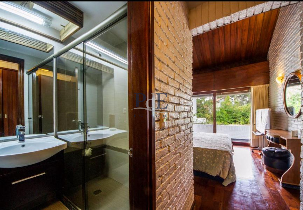 Excelente Casa de 4 Dormitorios en Playa Mansa, Ideal para vivir todo el año - Imagen 20