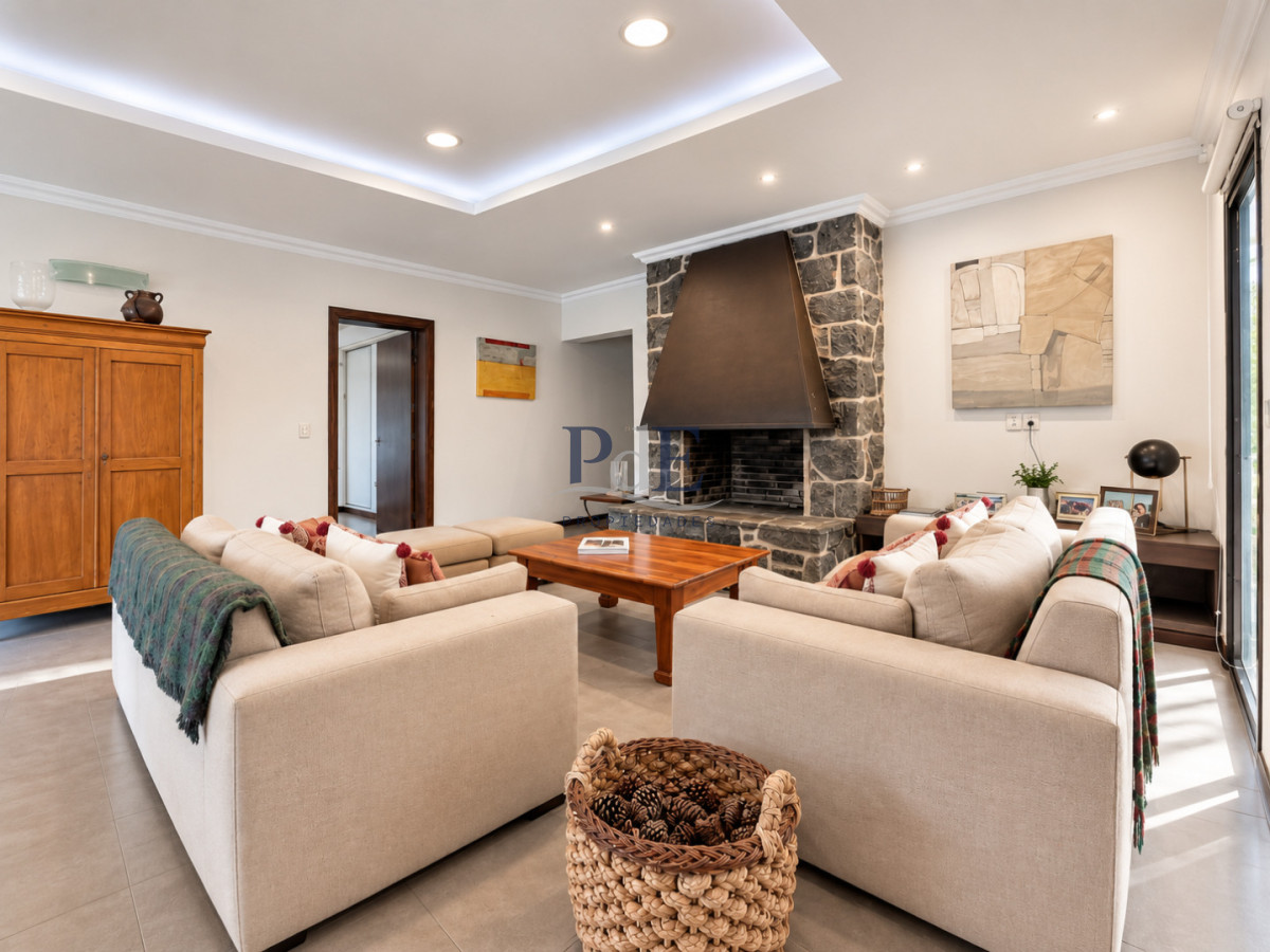 Moderna Casa de 4 Dormitorios, Piscina Climatizada y Parrillero en Playa Mansa, Punta del Este - Imagen 11