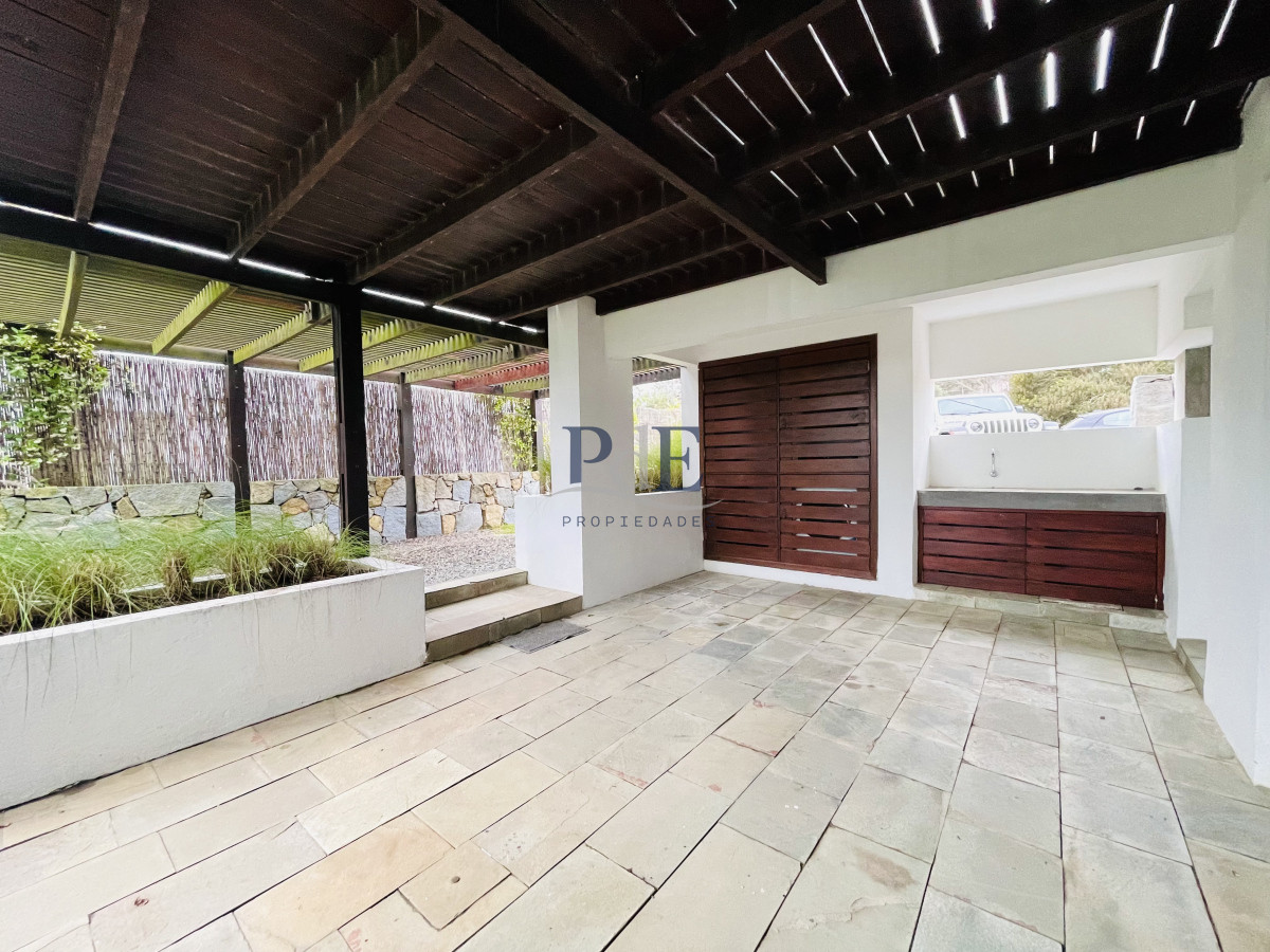 Excelente Casa de 5 Dormitorios en Manantiales, Punta del Este - Imagen 42