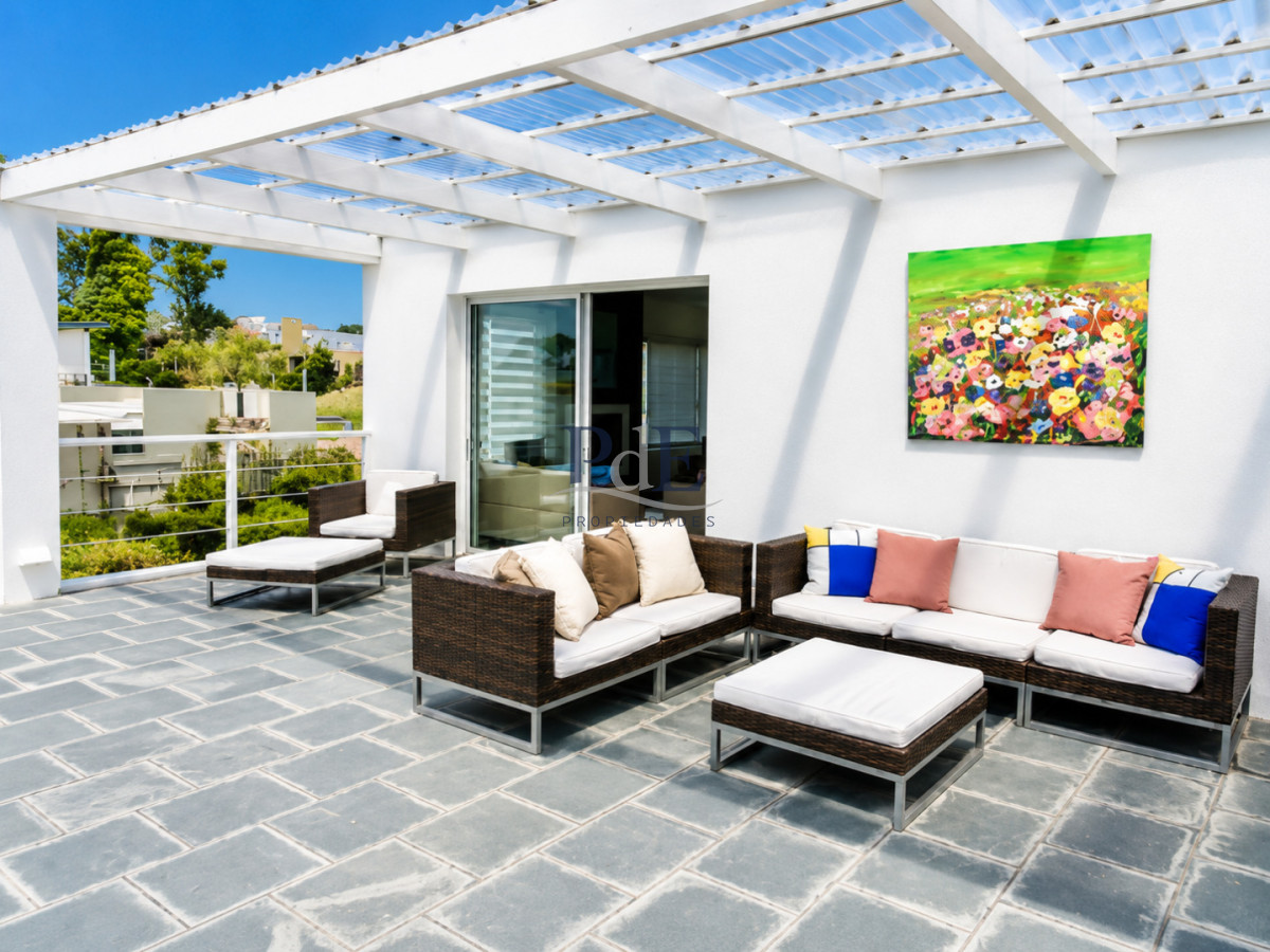 Excelente Casa de 4 Dormitorios y Piscina en Manantiales, Punta del Este - Imagen 8