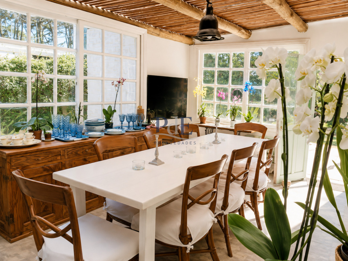 Excelente casa en Marly, con 4 Dormitorios, Barbacoa y Piscina Climatizada. Punta del Este - Imagen 7