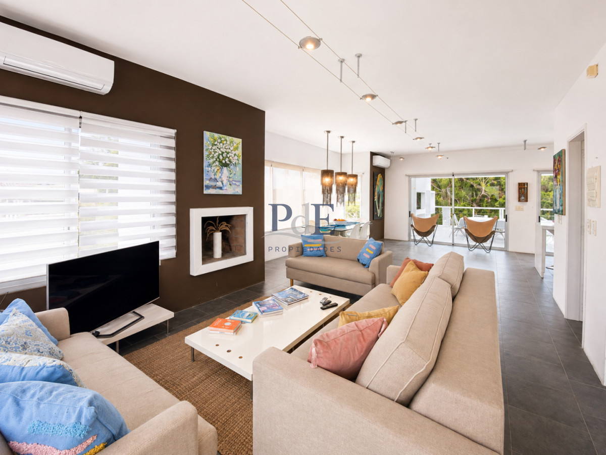 Excelente Casa de 4 Dormitorios y Piscina en Manantiales, Punta del Este - Imagen 3