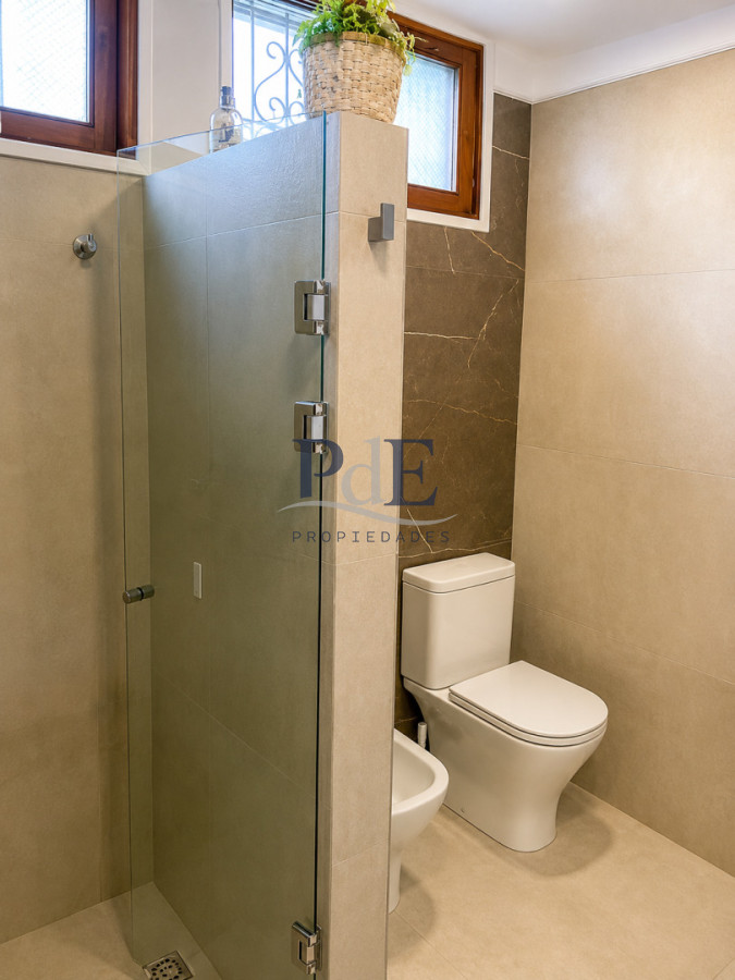 Casa de categoría en Playa Mansa a 800 metros del mar, 5 Dormitorios, Piscina Climatizada y Barbacoa. Punta del Este - Imagen 20